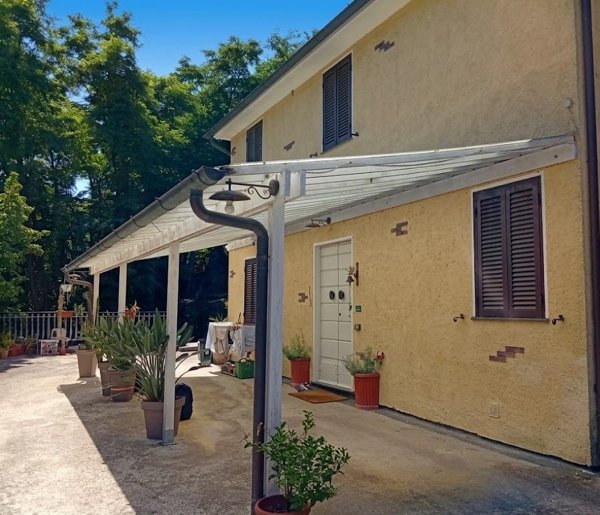 casa indipendente in vendita a Pietrasanta in zona Strettoia