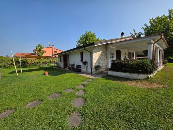 casa indipendente in vendita a Pietrasanta