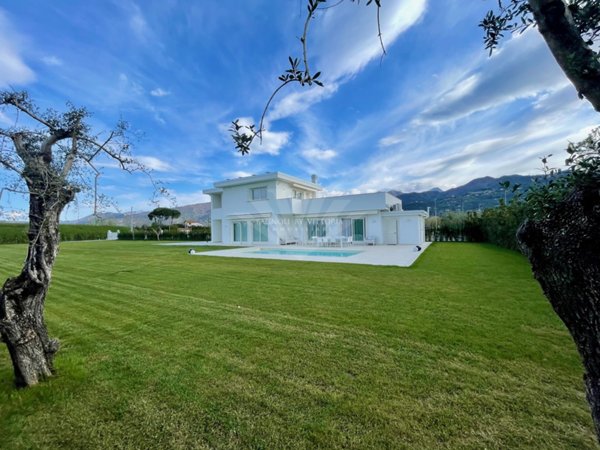casa indipendente in vendita a Pietrasanta