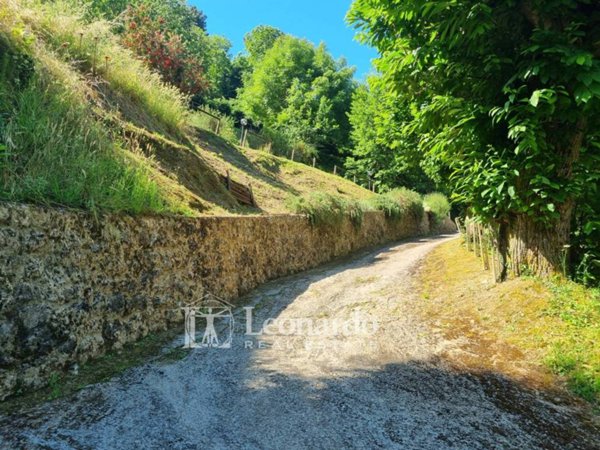 casa indipendente in vendita a Pietrasanta in zona Strettoia