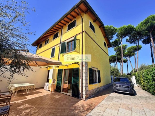 casa indipendente in vendita a Pietrasanta in zona Marina di Pietrasanta