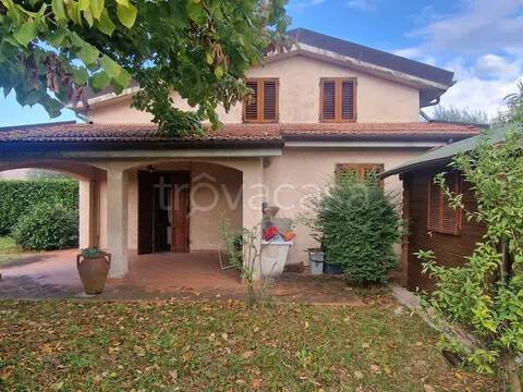 casa indipendente in vendita a Pietrasanta in zona Osterietta