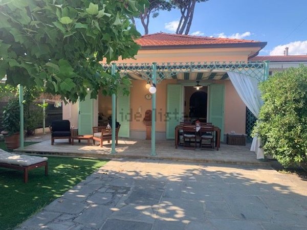 casa indipendente in vendita a Pietrasanta in zona Fiumetto