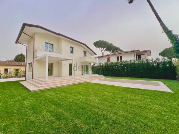 casa indipendente in vendita a Pietrasanta in zona Fiumetto
