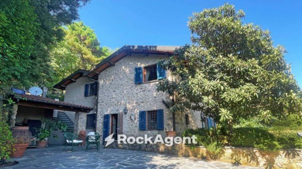 casa indipendente in vendita a Pietrasanta in zona Capezzano Monte