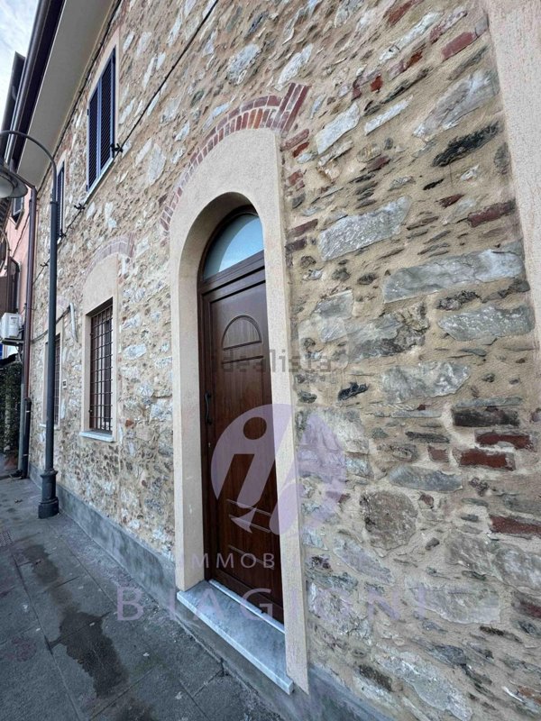 casa indipendente in vendita a Pietrasanta