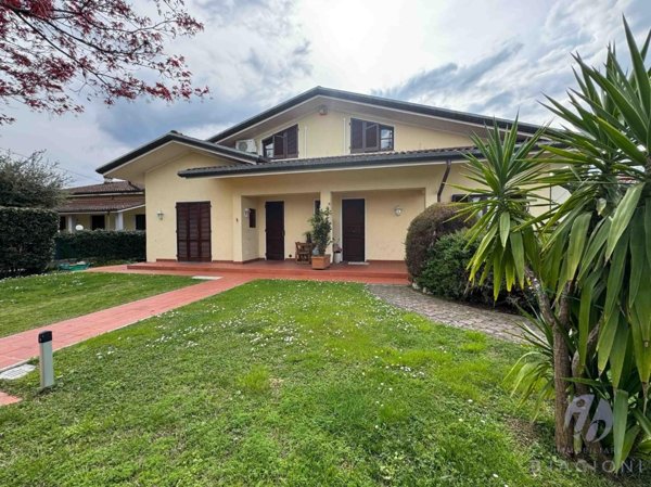 casa indipendente in vendita a Pietrasanta