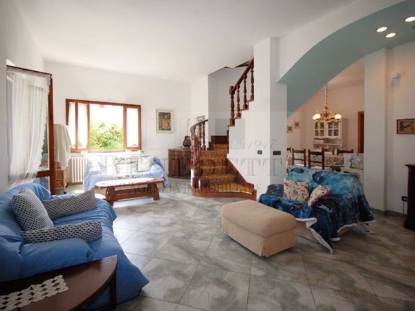 casa indipendente in vendita a Pietrasanta in zona Tonfano
