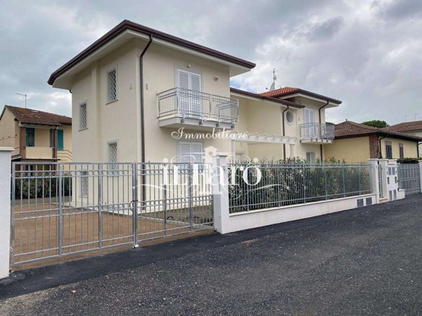 casa indipendente in vendita a Pietrasanta in zona Vignone