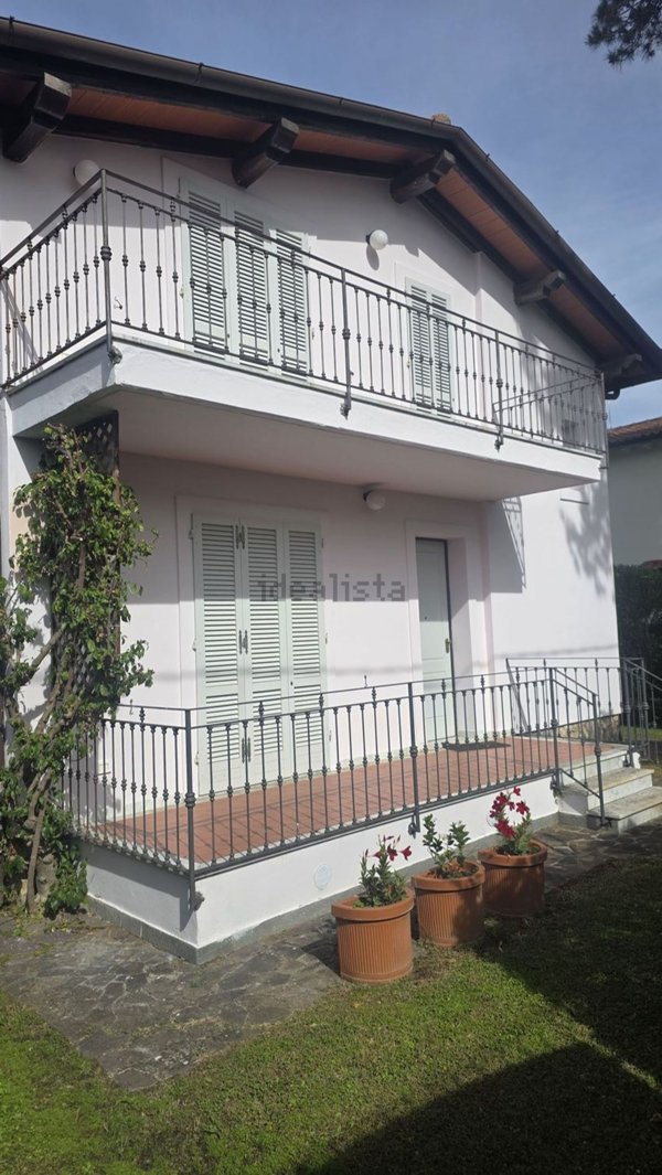 casa indipendente in vendita a Pietrasanta in zona Tonfano