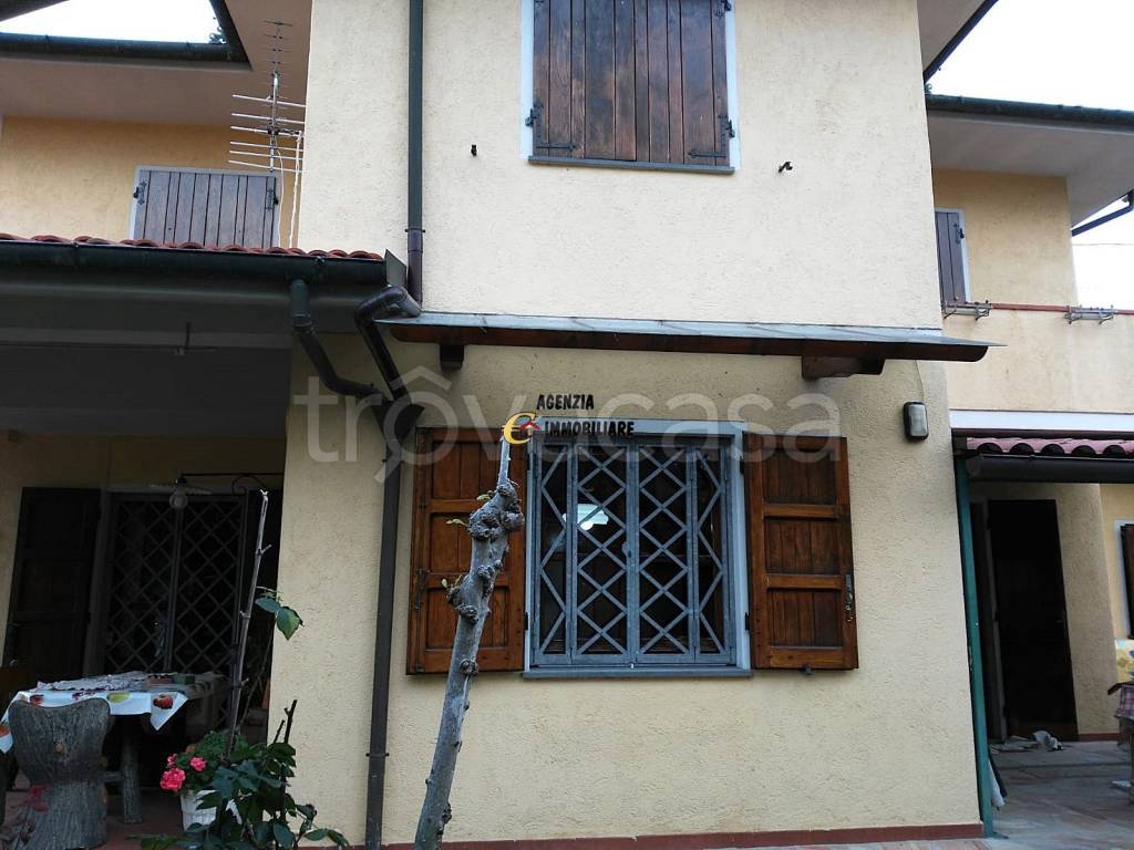 casa indipendente in vendita a Pietrasanta in zona Traversagna