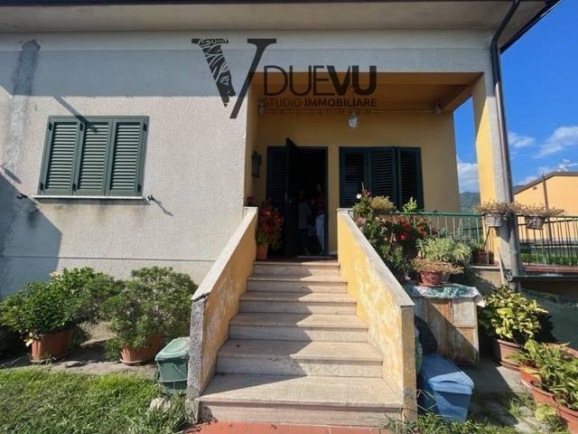 casa indipendente in vendita a Pietrasanta in zona Strettoia