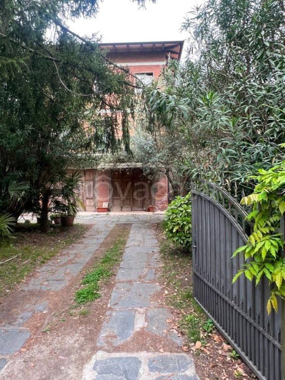 casa indipendente in vendita a Pietrasanta in zona Capezzano Monte