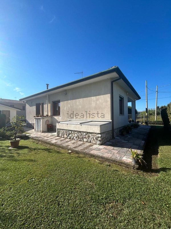 casa indipendente in vendita a Pietrasanta in zona Motrone