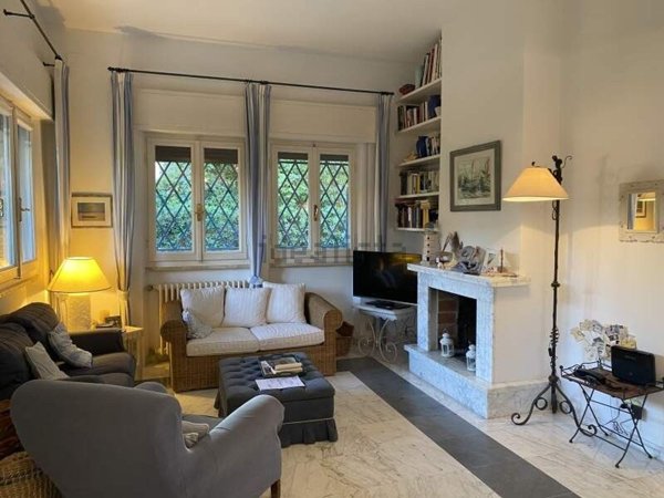 casa indipendente in vendita a Pietrasanta in zona Fiumetto