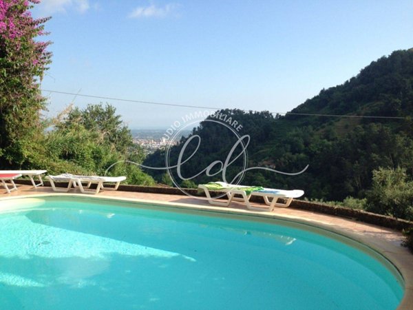 casa indipendente in vendita a Pietrasanta in zona Capezzano Monte