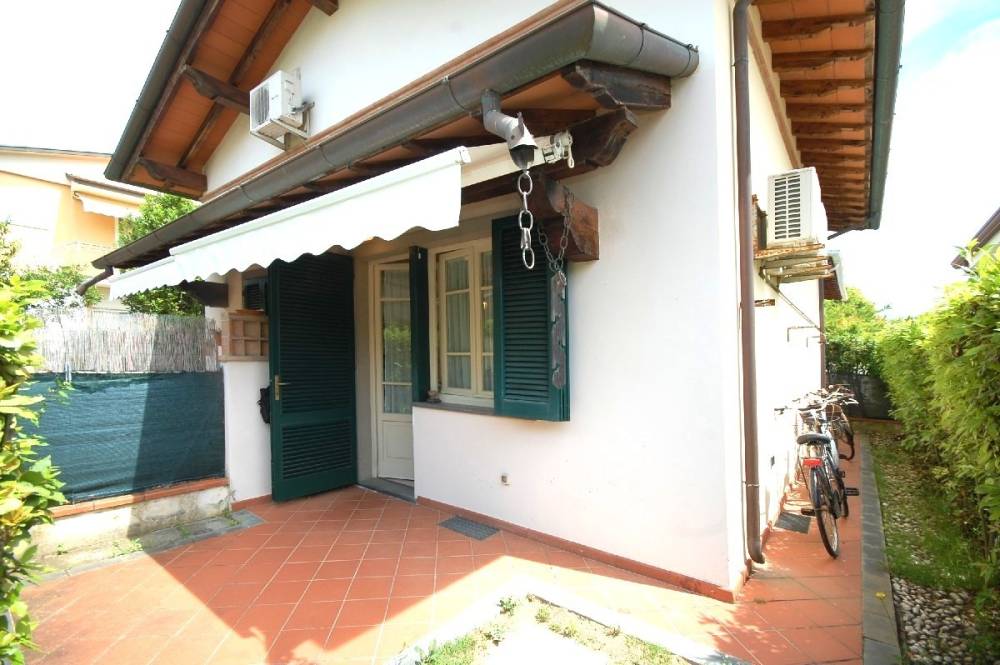 casa indipendente in vendita a Pietrasanta in zona Vignone