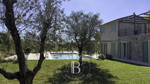 casa indipendente in vendita a Pietrasanta