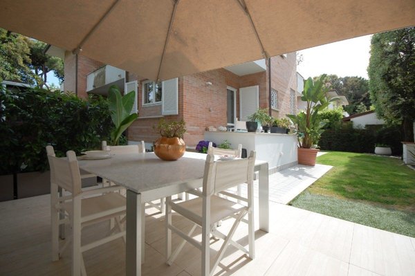 casa indipendente in vendita a Pietrasanta in zona Marina di Pietrasanta