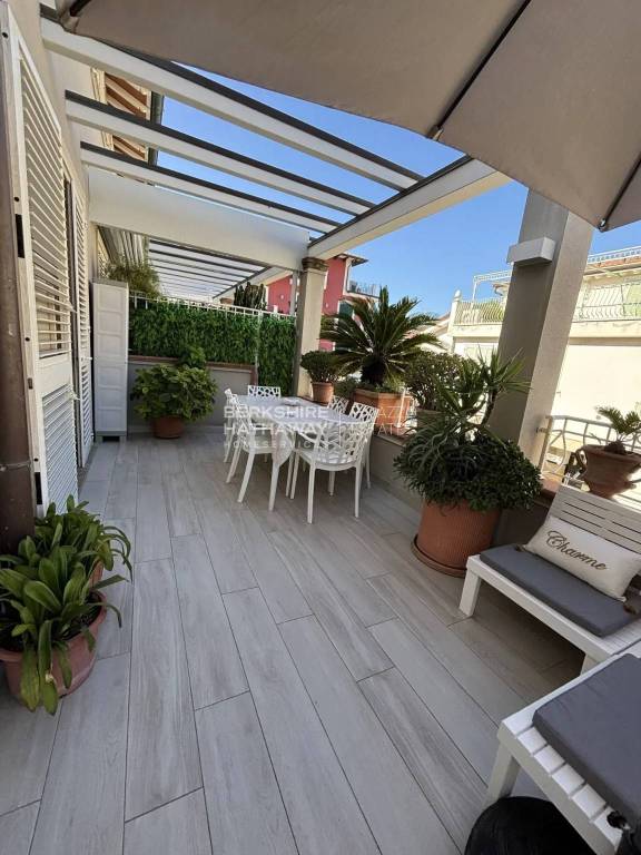 appartamento in vendita a Pietrasanta in zona Tonfano