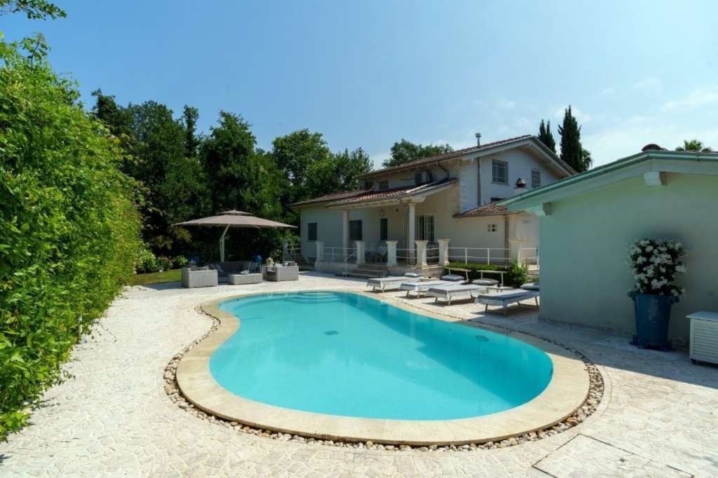 casa indipendente in vendita a Pietrasanta in zona Marina di Pietrasanta