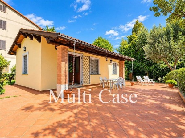 casa indipendente in vendita a Pietrasanta in zona Tonfano