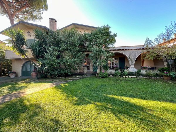 casa indipendente in vendita a Pietrasanta in zona Motrone