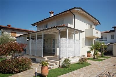 casa indipendente in vendita a Pietrasanta in zona Vignone