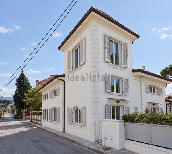 casa indipendente in vendita a Pietrasanta in zona Tonfano