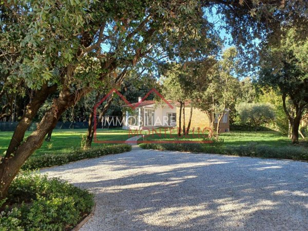 casa indipendente in vendita a Pietrasanta in zona Marina di Pietrasanta