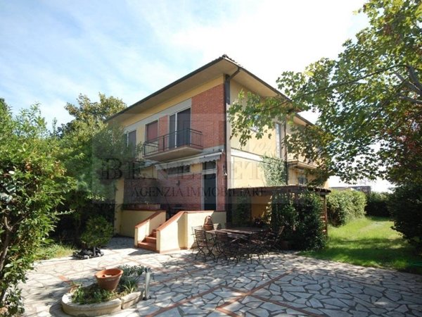 appartamento in vendita a Pietrasanta in zona Marina di Pietrasanta
