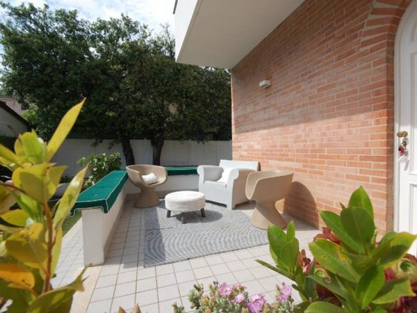 casa indipendente in vendita a Pietrasanta in zona Marina di Pietrasanta
