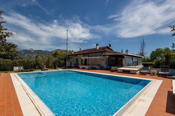 casa indipendente in vendita a Pietrasanta