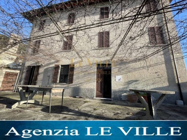 casa indipendente in vendita a Pietrasanta in zona Capezzano Monte