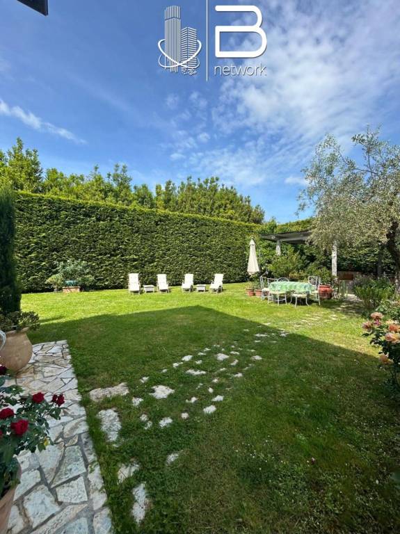 casa indipendente in vendita a Pietrasanta