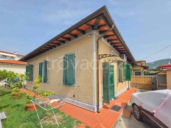 casa indipendente in vendita a Pietrasanta