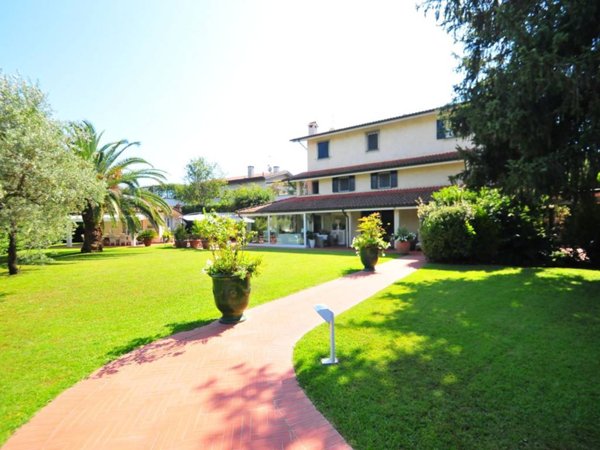 casa indipendente in vendita a Pietrasanta in zona Motrone