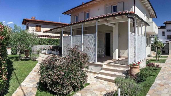 casa indipendente in vendita a Pietrasanta in zona Vignone
