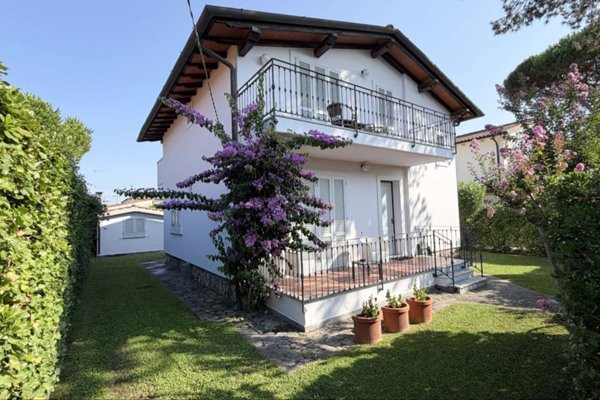 casa indipendente in vendita a Pietrasanta in zona Marina di Pietrasanta