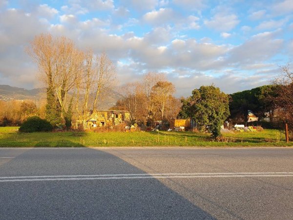 casa indipendente in vendita a Pietrasanta in zona Vignone