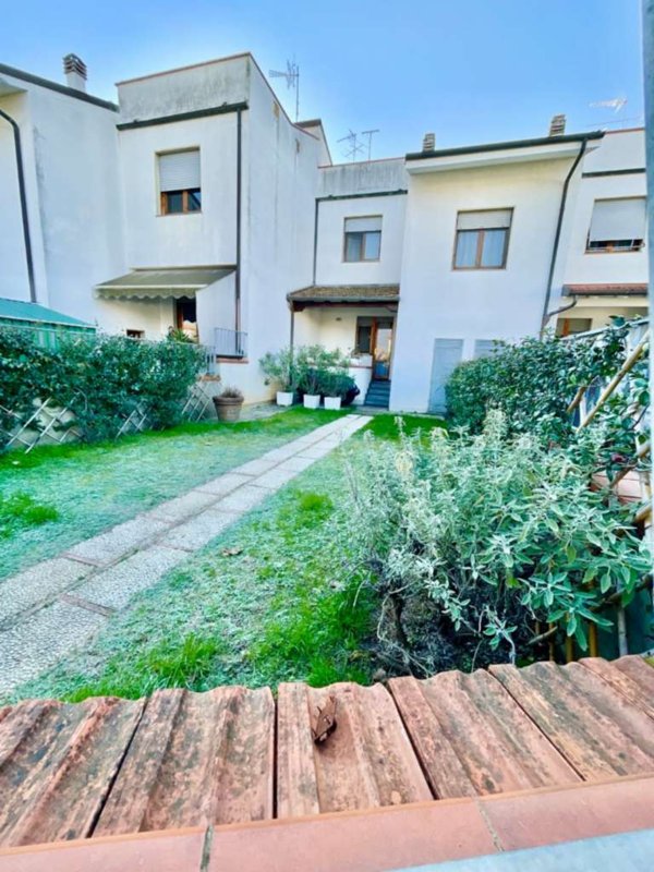 casa indipendente in vendita a Pietrasanta