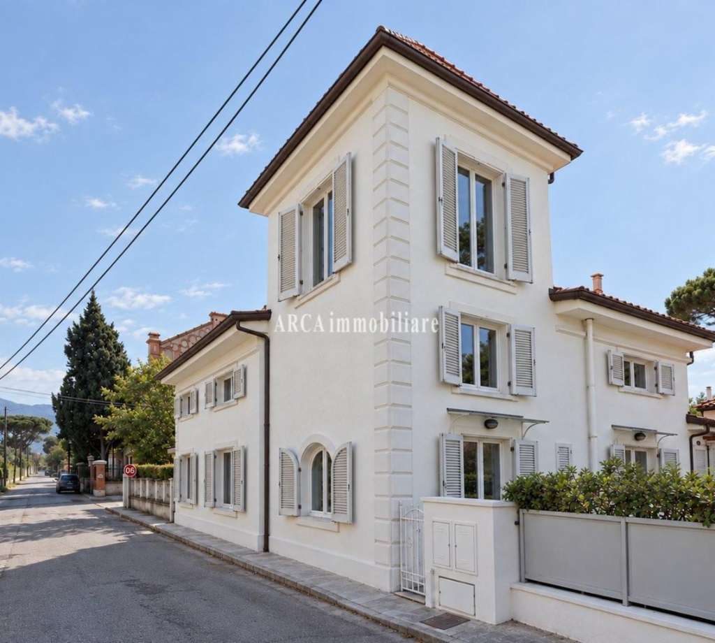 casa indipendente in vendita a Pietrasanta in zona Tonfano