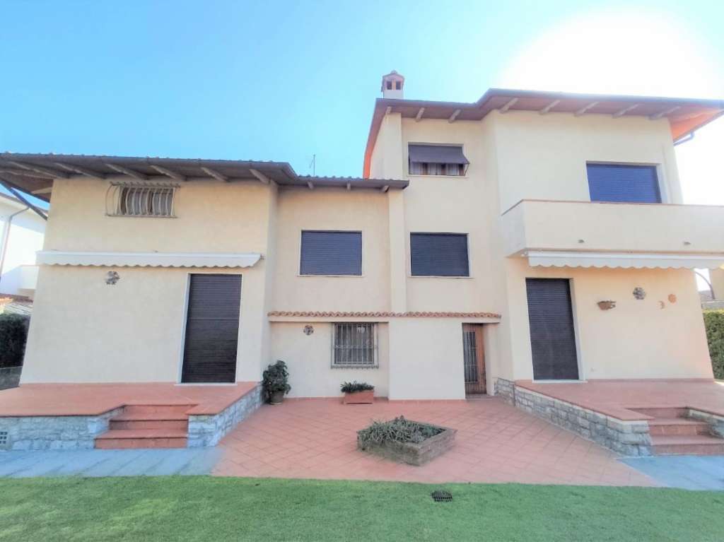 casa indipendente in vendita a Pietrasanta in zona Vignone
