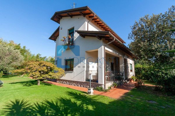 casa indipendente in vendita a Pietrasanta in zona Marina di Pietrasanta