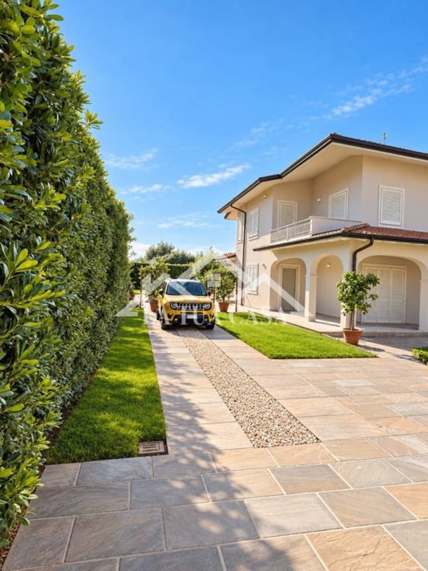 casa indipendente in vendita a Pietrasanta in zona Focette