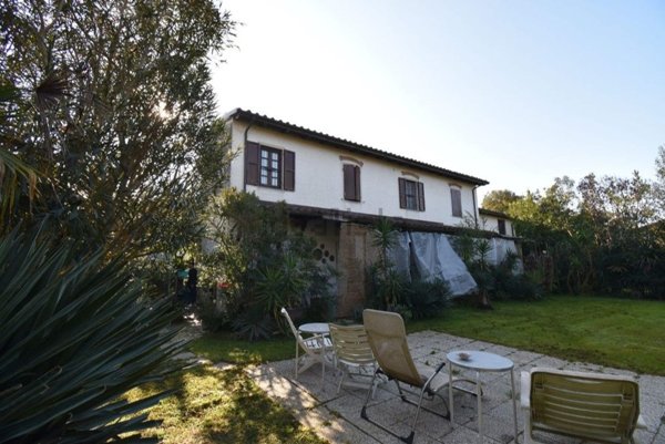 appartamento in vendita a Pietrasanta in zona Crociale