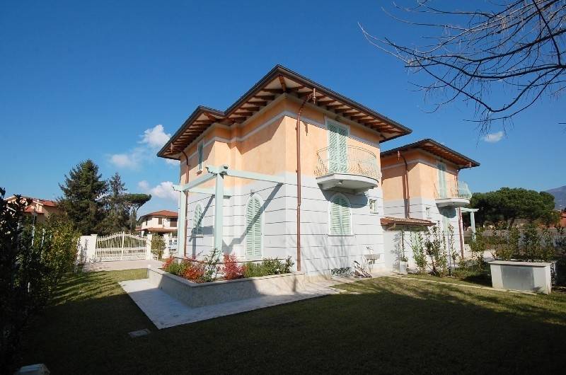casa indipendente in vendita a Pietrasanta in zona Vignone