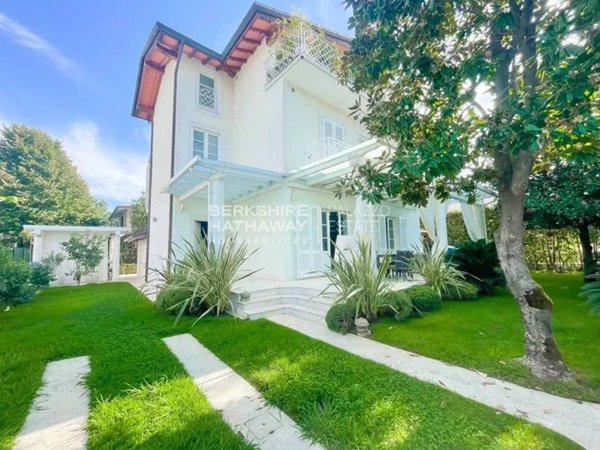 casa indipendente in vendita a Pietrasanta