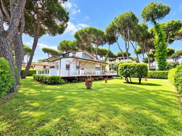casa indipendente in vendita a Pietrasanta in zona Focette
