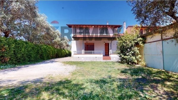 casa indipendente in vendita a Pietrasanta in zona Crociale